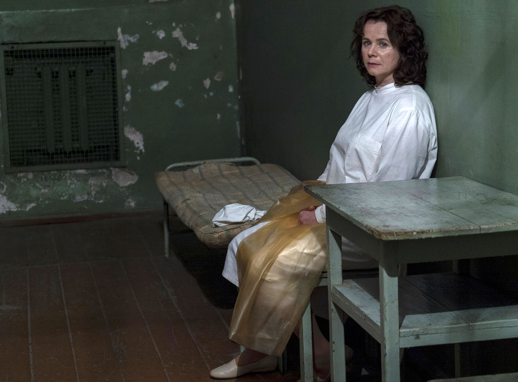 chernobyl-emily-watson-04